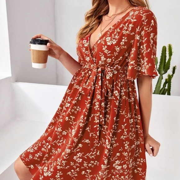 SHEIN Maternity Rust Orange Floral Print Surplice V Neck Short Sleeve Mini Dress - Picture 3 of 14